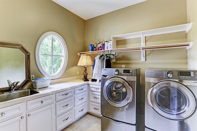 Building Photo - 100 S Creekside Ct