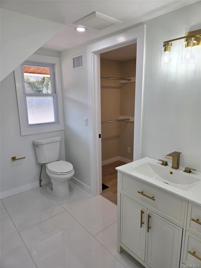 Building Photo - 85 Lewis Rd