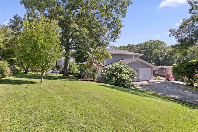 Building Photo - 2483 Shenandoah Dr