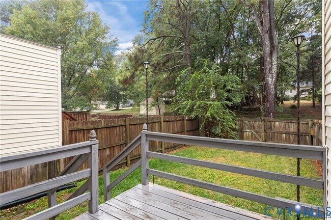 Building Photo - 2613 Chancer Dr