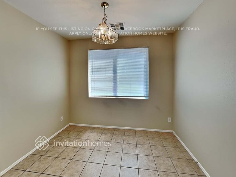 Building Photo - 1419 E Mobile Ln