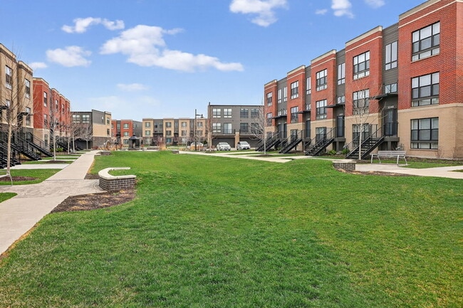 Building Photo - 2213 Venture Dr