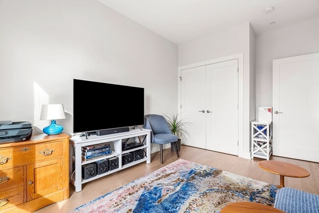 Building Photo - 65 Washington St