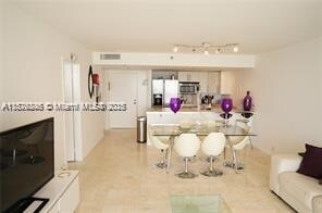 Building Photo - 7601 E Treasure Dr