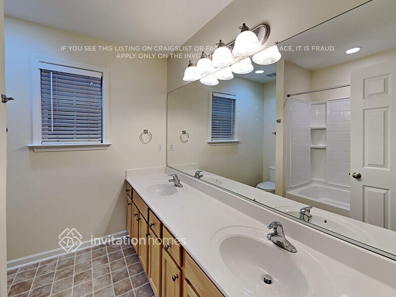 Building Photo - 1008 Chamberwell Ave