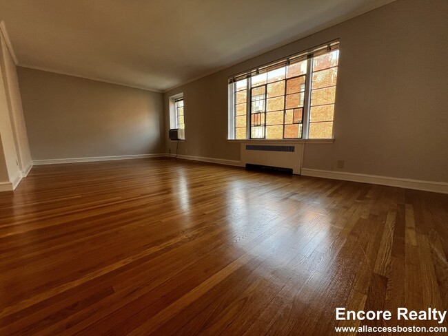 Building Photo - 95 Longwood Ave