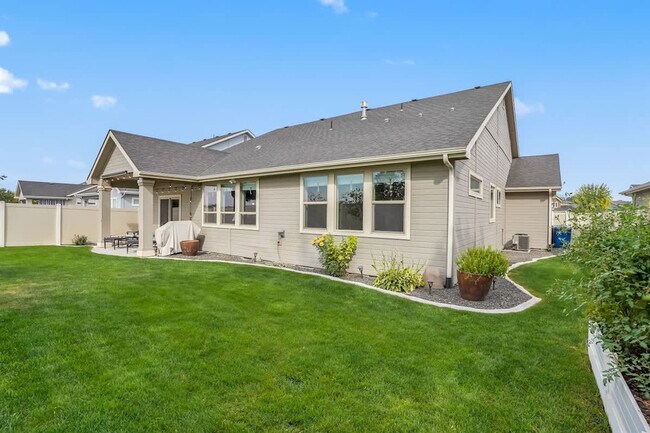 Building Photo - 18713 Easter Peak Ave