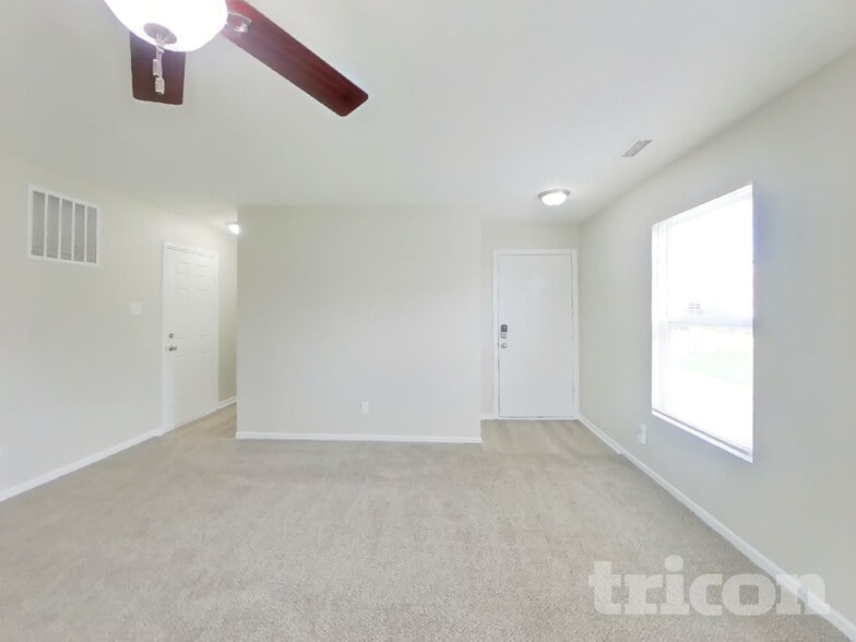 Building Photo - 2869 Ludwig Dr