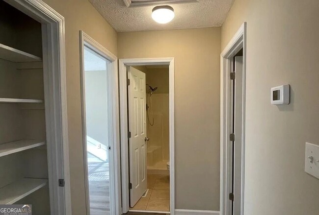 Building Photo - 130 Oxford Ct