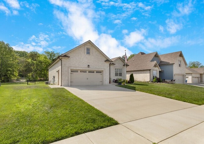 Building Photo - 1558 Hereford Blvd