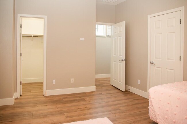 Building Photo - 1874 S 160th Ln