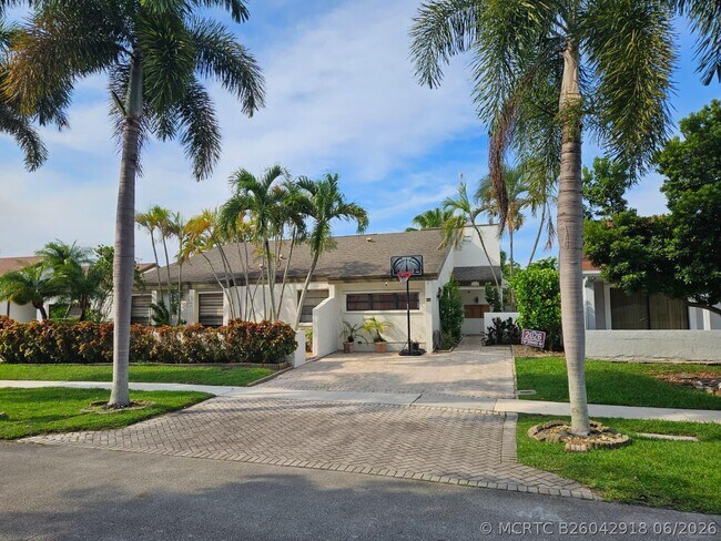 Building Photo - 16657 Redwood Way
