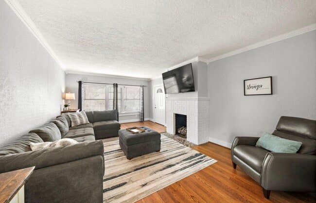 Building Photo - 1633 Castle Ct