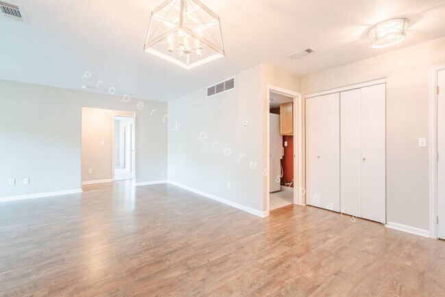 Building Photo - Condo for Rent in New Castle