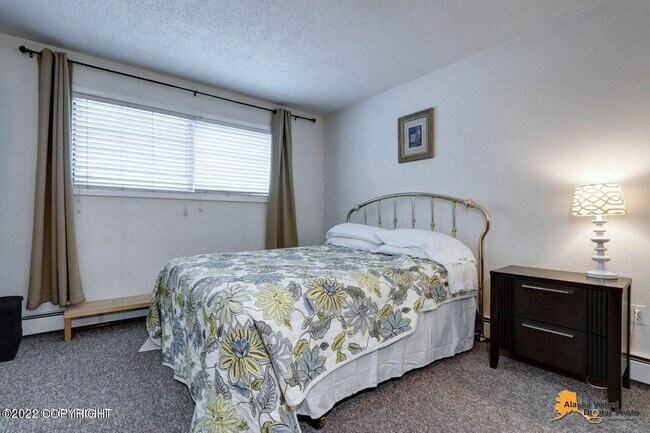 Building Photo - Akins Real Estate