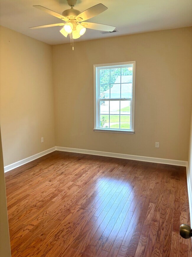 Building Photo - 231 Belclare Way