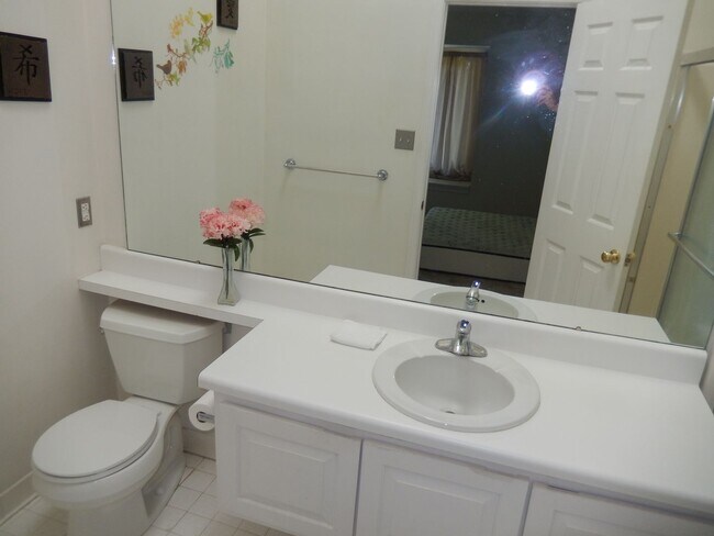 Building Photo - Fabulous Waterfront, 3 level townhouse