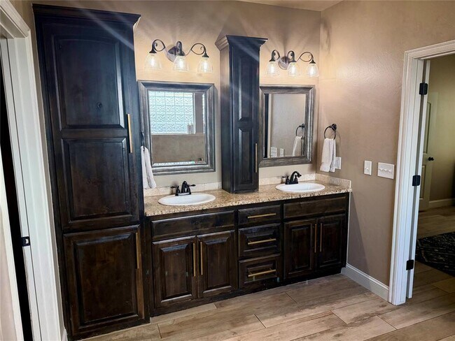 Building Photo - 1308 Glenmere Ct