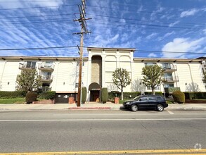 Building Photo - Stylish & Spacious 2-Bedroom Condo for Ren...