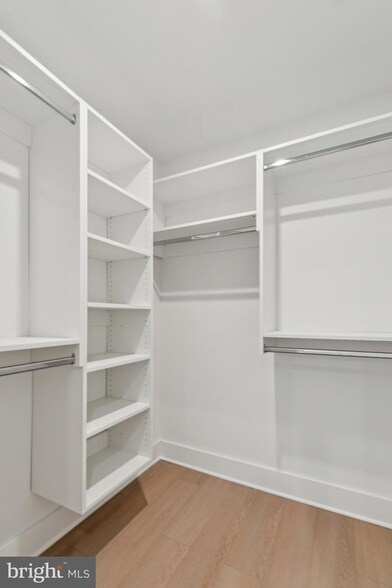 Building Photo - 30 W Allens Ln