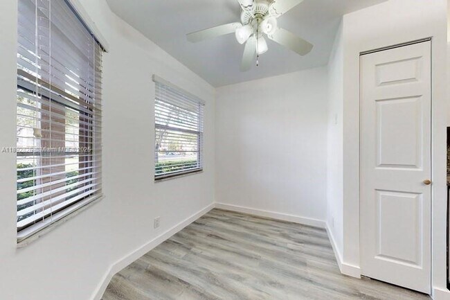 Building Photo - 1251 SW 125th Ave