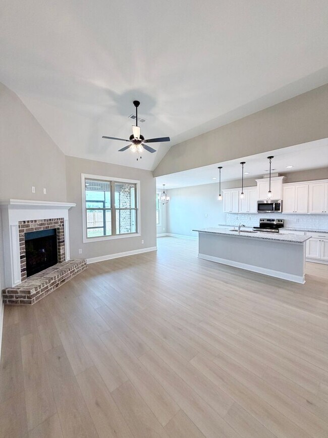 Building Photo - 204 Farmland Cir