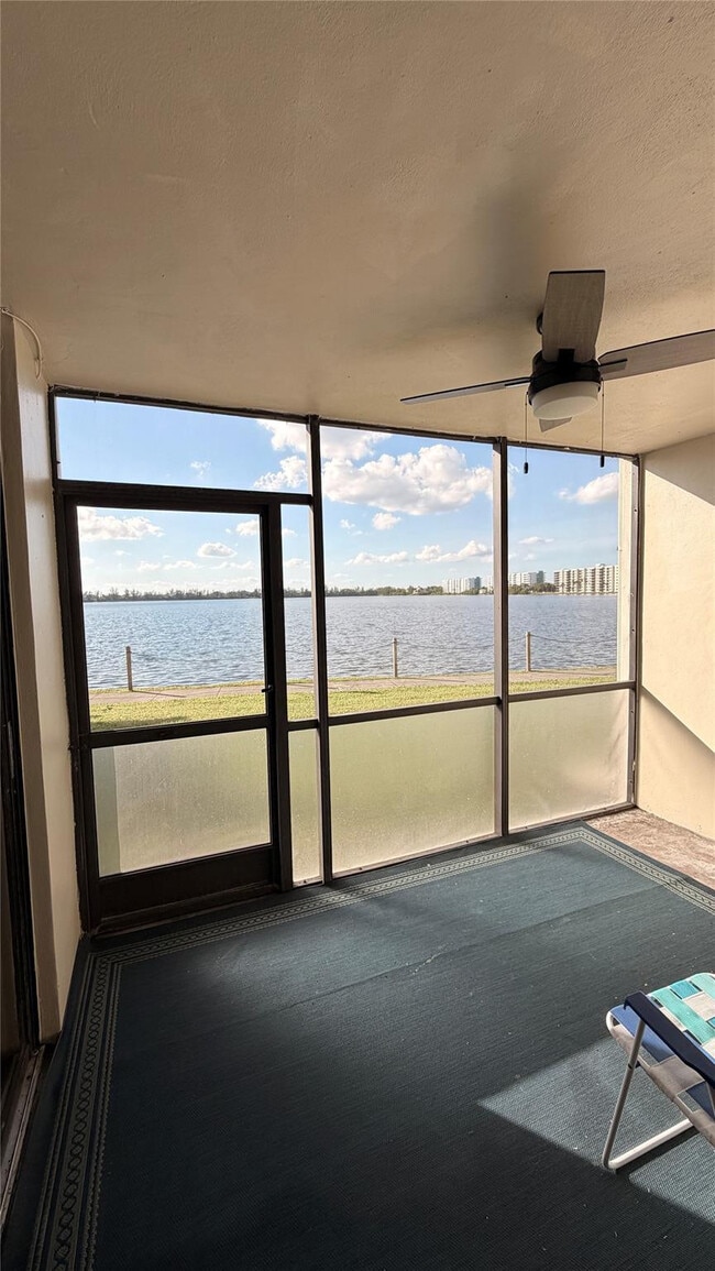 Building Photo - 110 Lake Emerald Dr