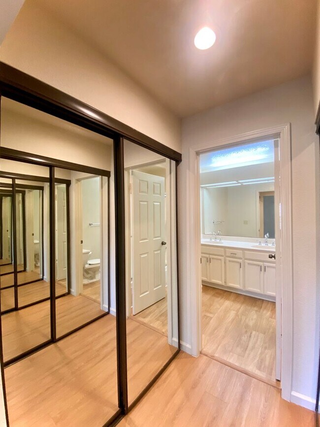 Building Photo - Large, open-concept 2-bedroom home in Mission San Jose!