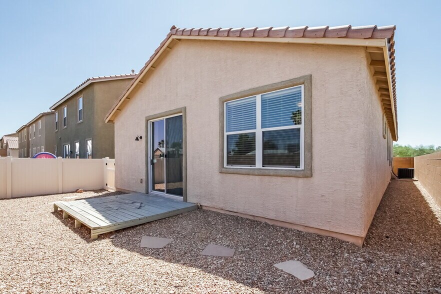 Building Photo - 548 Bayo Canyon Ct