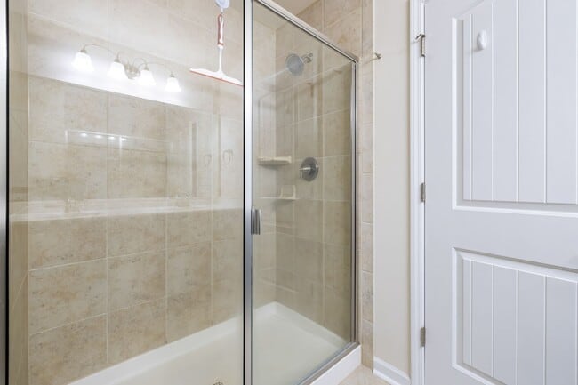 Building Photo - Move-In Ready Highland Creek Beauty! 4BR + Office + Den + Loft | Private Pond View & Top Communit...