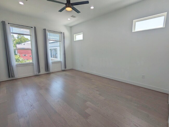 Building Photo - 204 Marathon St