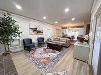 Building Photo - 824 Springhill Dr