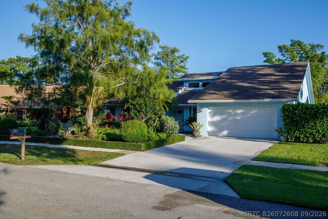 Building Photo - 900 Cosmos Ct