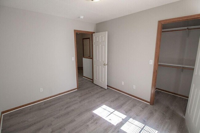 Building Photo - 1316 Valley Creek Ln