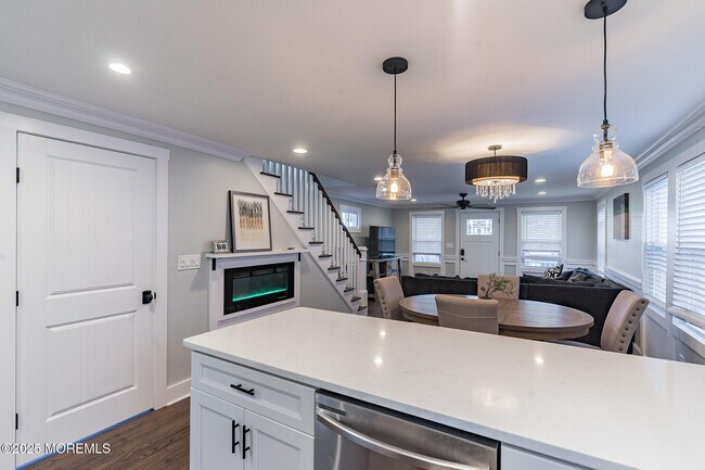 Building Photo - 605 Monmouth Ave