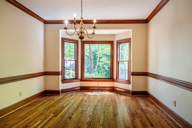 Building Photo - 1305 Hampshire Ct