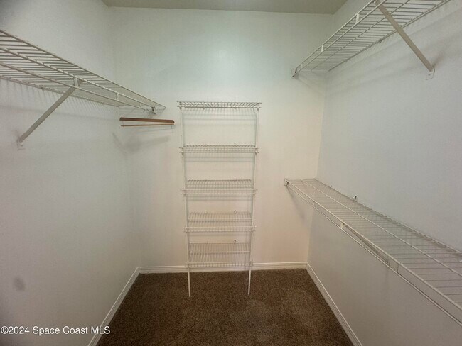Building Photo - 7667 N Wickham Rd