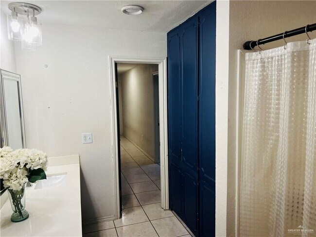 Building Photo - 9 Larkspur Ave