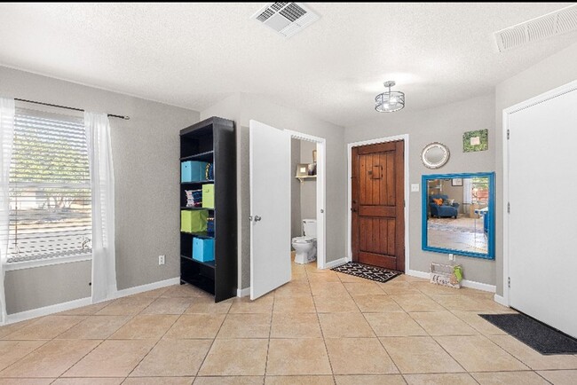 Building Photo - Furnished 4-Bedroom Home in Buda – Price J...