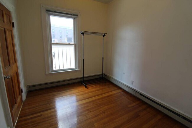 Building Photo - 3.0 bedroom in Cambridge Massachusetts 02139
