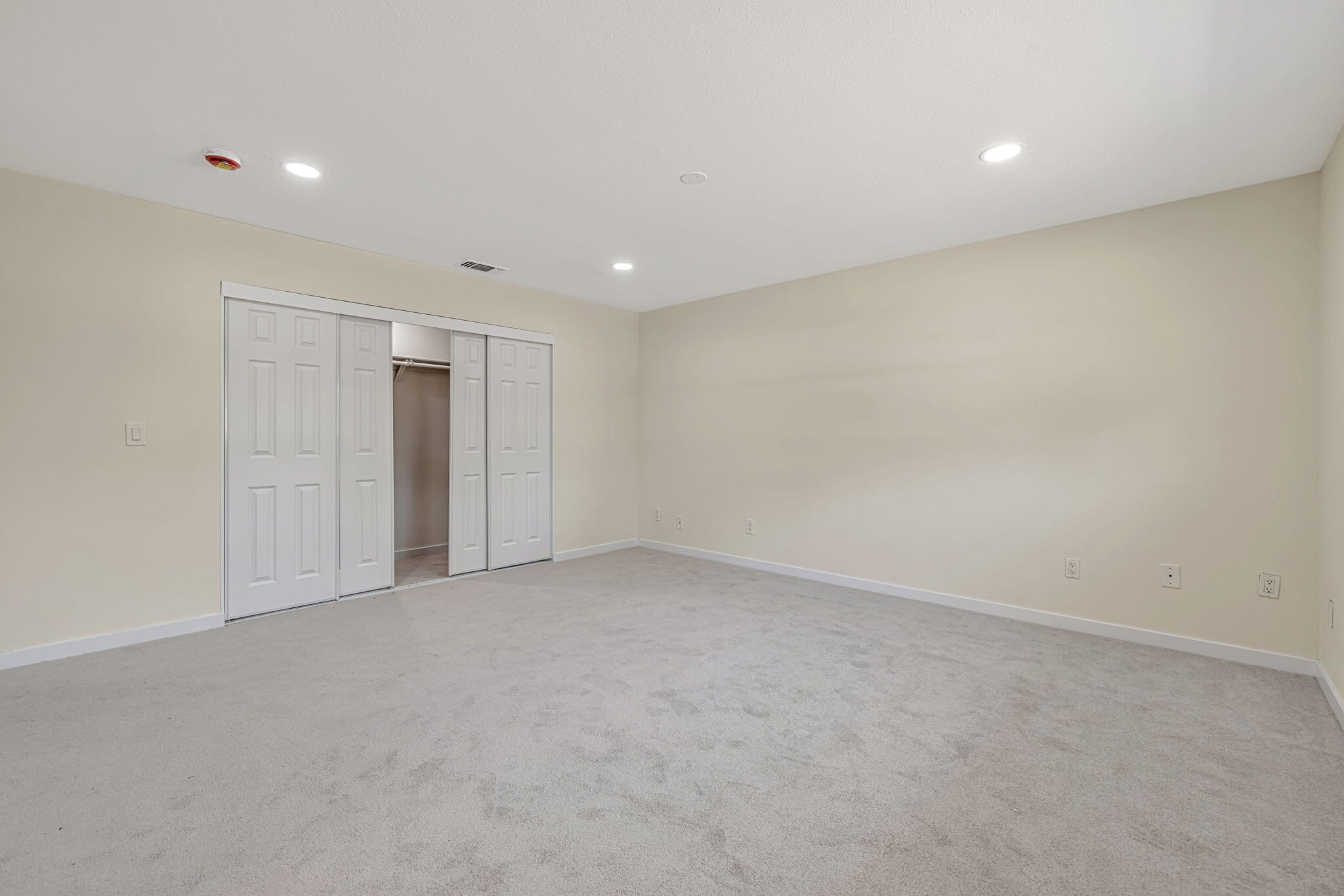 Building Photo - 6941 Golf View Dr