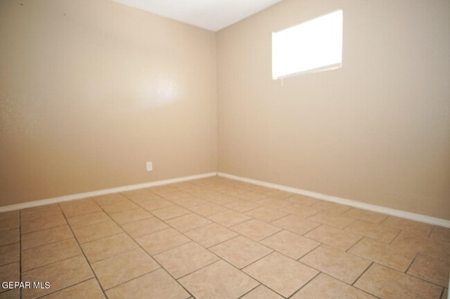 Building Photo - 8612 Lawson St