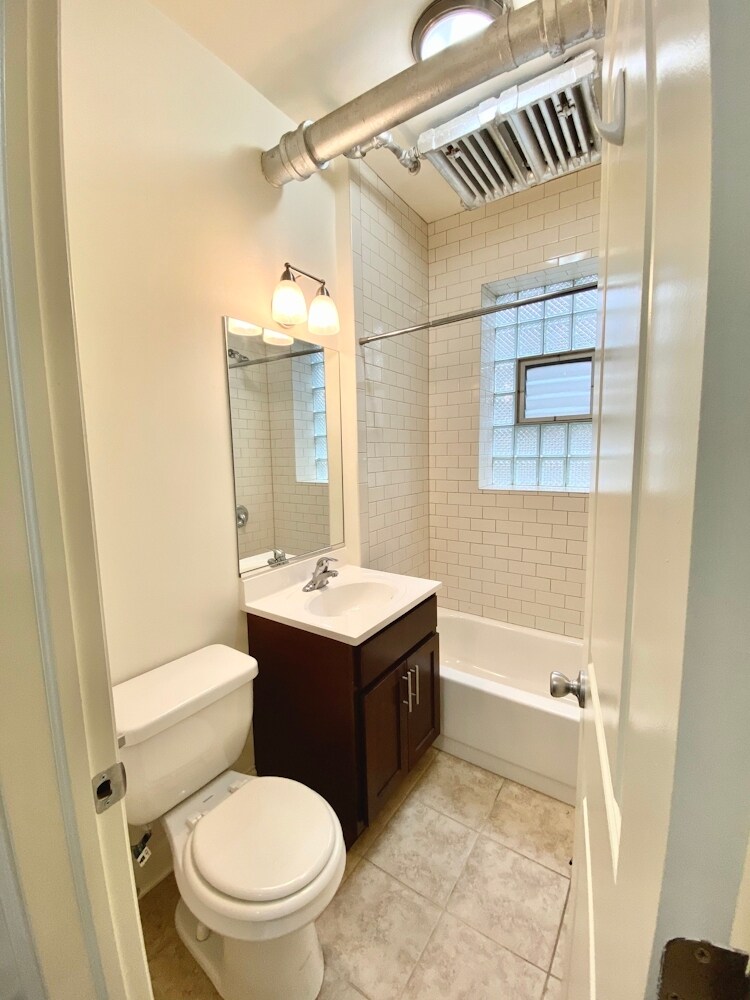 Building Photo - 4756 N Maplewood Ave