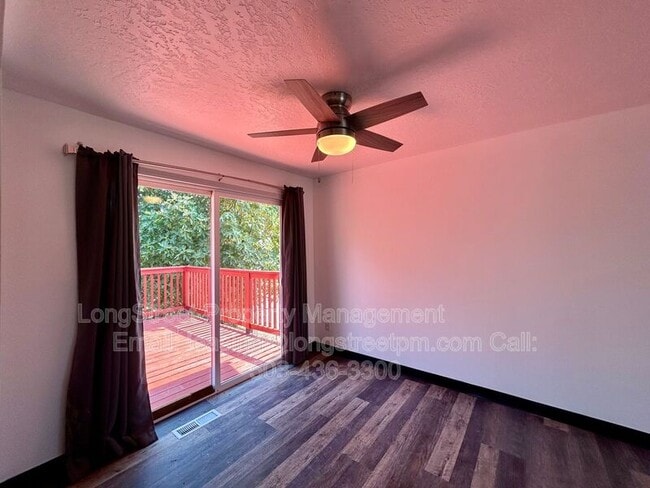 Building Photo - 794 SW Orchard Pl