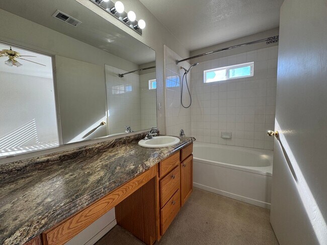 Building Photo - San Antonio Condos Gem!