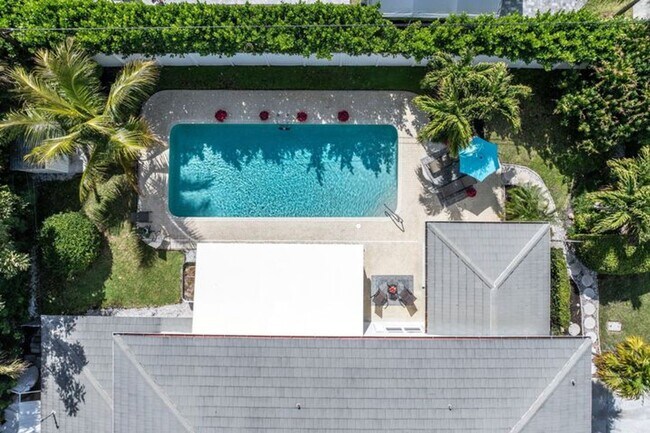 Building Photo - 518 Gardenia Terrace