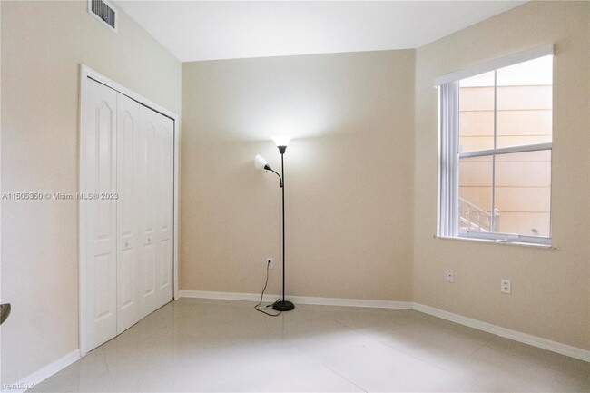 Building Photo - 3 br, 2.5 bath Condo - 8912 W Flagler St A...