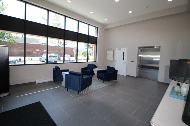 Building Photo - 629 Washington St