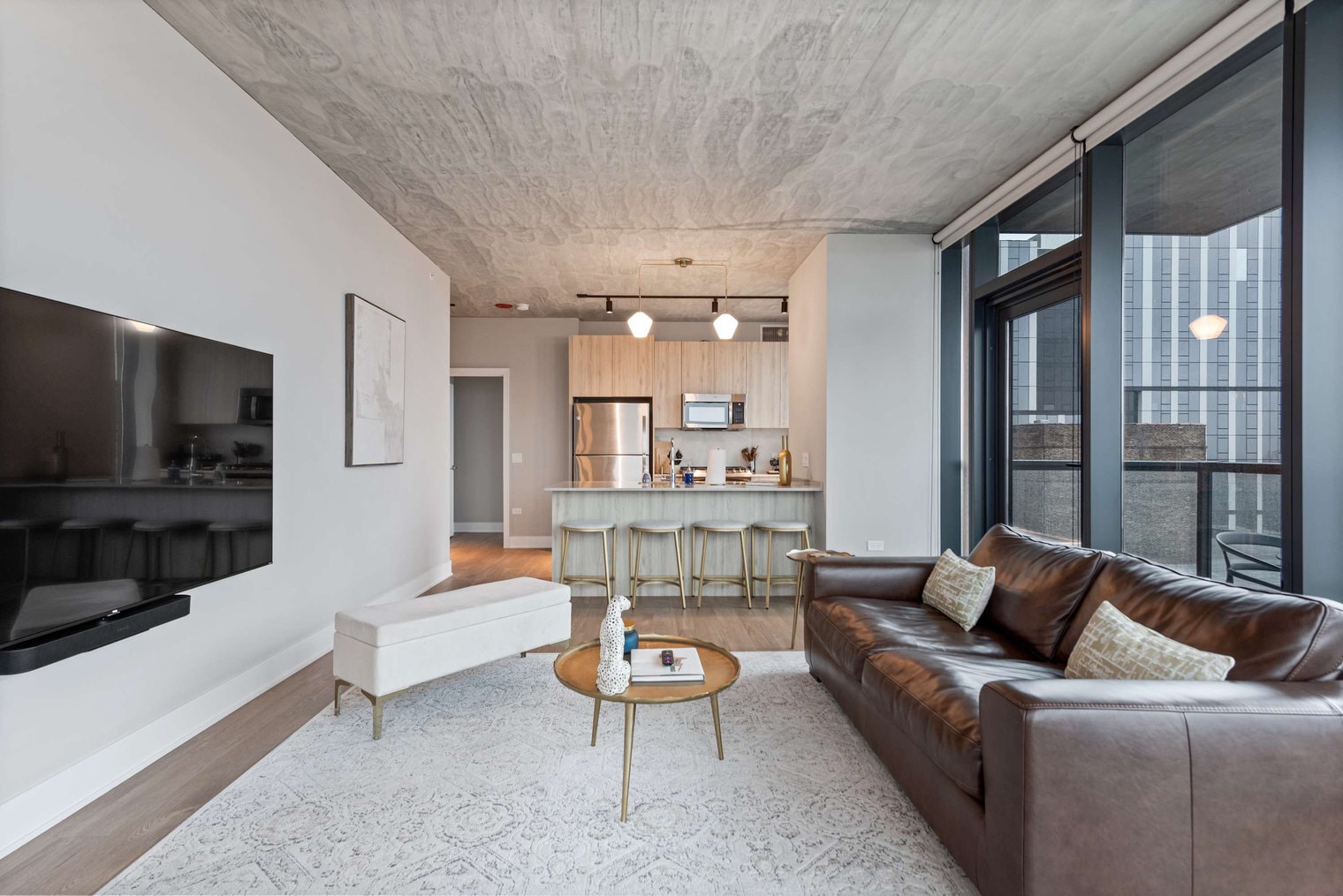 Building Photo - 1050 W Van Buren St