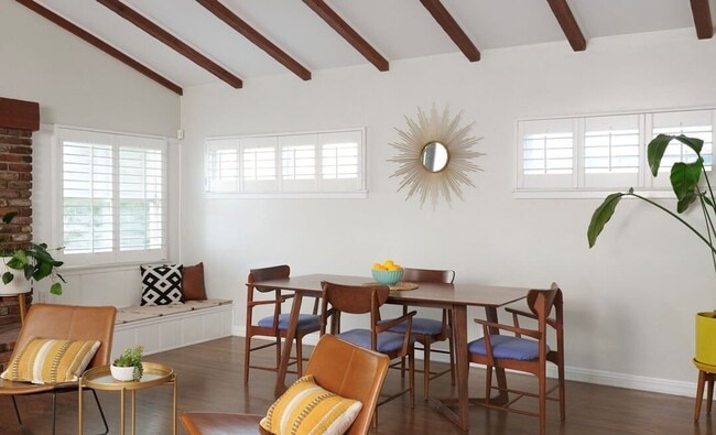 Building Photo - Spacious Silver Lake Charmer 2-bedroom, 1-...